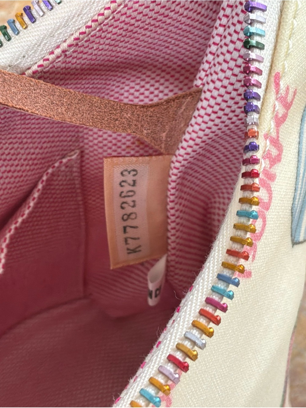 💐 Vintage Dooney & Bourke Miami Beach Print Mini Hobo Bag Rainbow Zip K7782623 - Picture 11 of 13